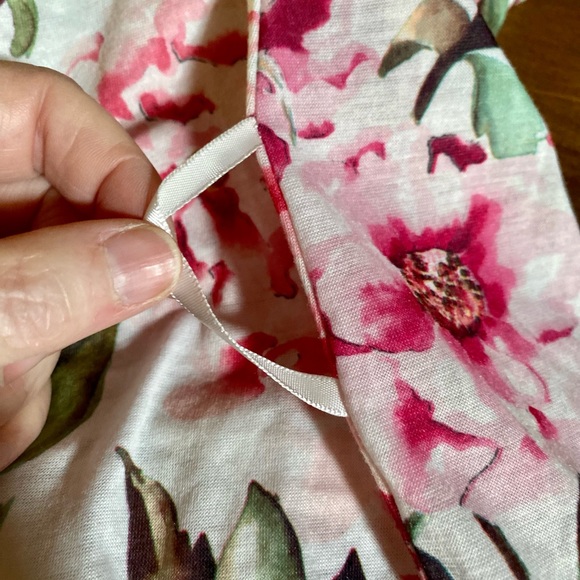 🔥Show me your Mu Mu Brie Robe Roses🔥 no belt - Picture 3 of 8